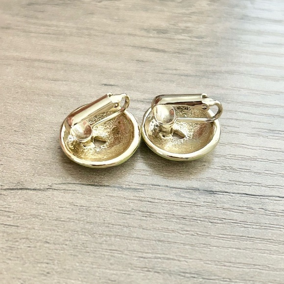 Vintage Gold and Green Swirl Clip On Earrings - Picture 3 of 4